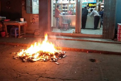 বোয়ালমারীতে মেয়াদোত্তীর্ণ ওষুধ পুড়িয়ে ধ্বংস