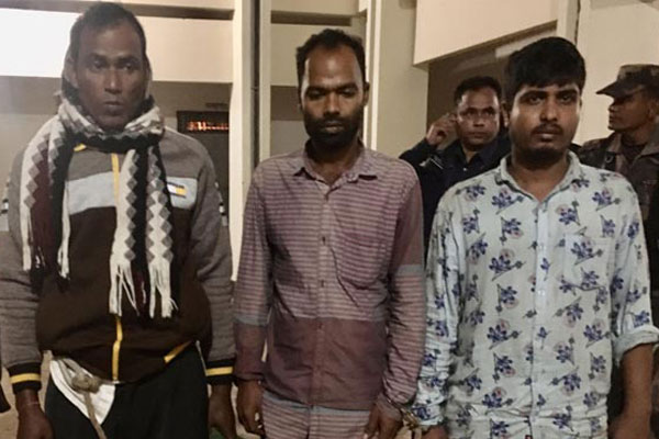 অবৈধভাবে বাংলাদেশে প্রবেশের সময় আটক ৩