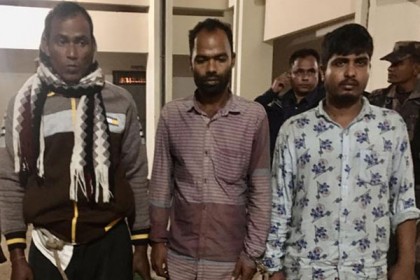 অবৈধভাবে বাংলাদেশে প্রবেশের সময় আটক ৩