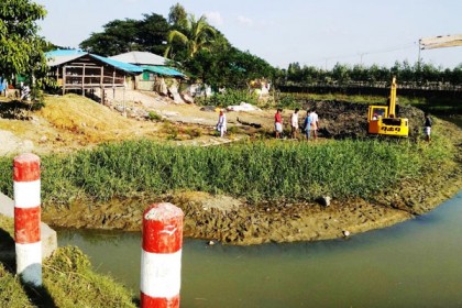 চকরিয়ায় আওয়ামী লীগ নেতার বিরুদ্ধে খাল ভরাটের অভিযোগ