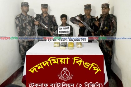 টেকনাফে ৪৪ হাজার ইয়াবাসহ রোহিঙ্গা যুবক আটক
