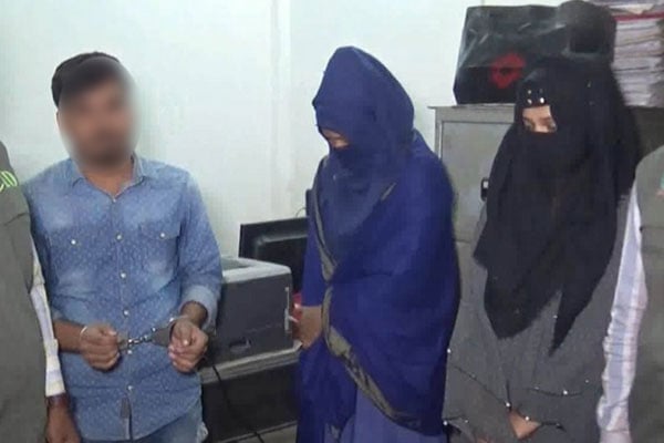 প্রবাসীদের যৌনতার ফাঁদে ফেলাই তাদের কাজ, অতঃপর...