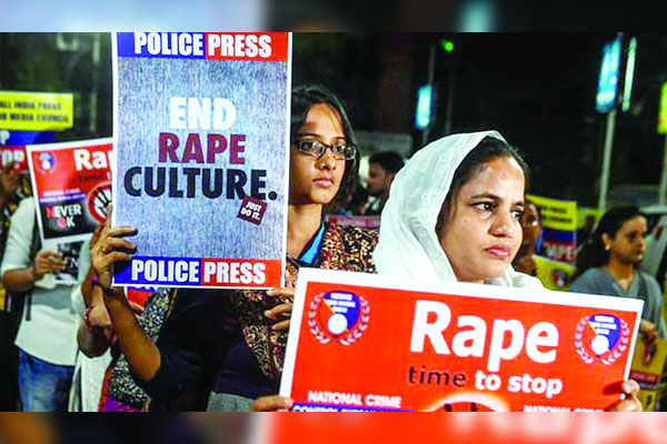ভারতে ধর্ষকের আগুনে দগ্ধ সেই তরুণীর মৃত্যু