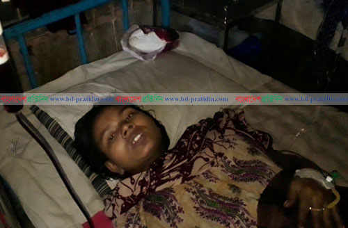 হাসপাতালের সিড়িতে সন্তান প্রসব