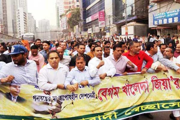 খালেদা জিয়ার মুক্তির দাবিতে রাজধানীতে স্বেচ্ছাসেবক দলের বিক্ষোভ