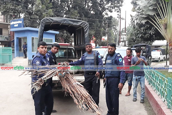 নরসিংদীতে টেঁটা প্রদর্শন করলেই গ্রেফতারের নির্দেশ, আটক ১৩
