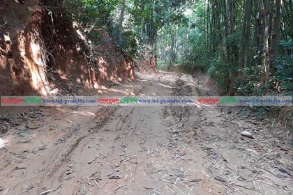 দুই কিমি সড়ক সংস্কারে পাল্টে যাবে কুমিল্লার চার উপজেলার যোগাযোগ ব্যবস্থা