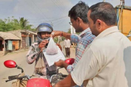 হেলমেট পরলেই এক কেজি পিয়াজ!