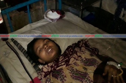 হাসপাতালের সিড়িতে সন্তান প্রসব