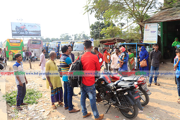 নেত্রকোনায় বিআরটিসি বাস চালু হওয়ায় অন্য বাস চলাচল বন্ধ!