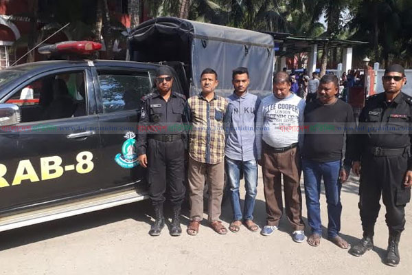 ভোলা সদর হাসপাতালে অভিযানে ৫ দালাল আটক, কারাদণ্ড