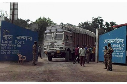 সোনামসজিদ বন্দর দিয়ে ২৫ দিন ধরে পাথর আমদানি বন্ধ