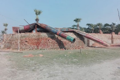 বাকেরগঞ্জে দু’টি অবৈধ ইটভাটার ১০ লাখ কাঁচা ইট ধ্বংস