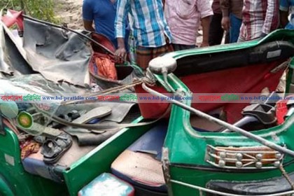 নোয়াখালীতে পৃথক সড়ক দুর্ঘটনায় নিহত ৫