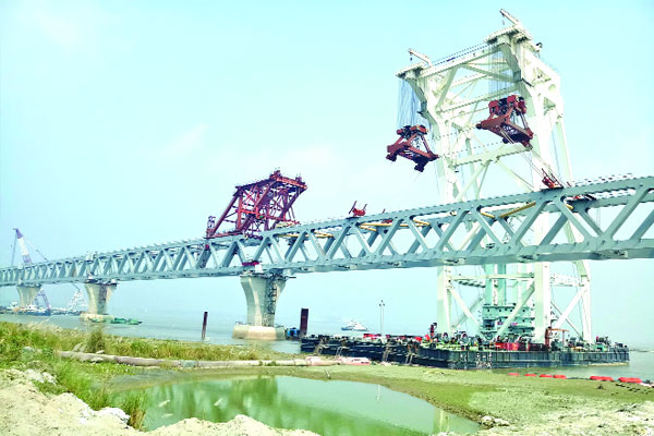 দৃশ্যমান হল ২৭০০ মিটার পদ্মা সেতু
                                                