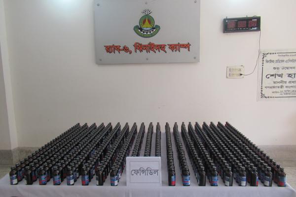 ঝিনাইদহের ফেনসিডিলসহ মাদক ব্যবসায়ী আটক