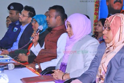 জনতার মুখোমুখি আটঘরিয়া উপজেলা চেয়ারম্যান
