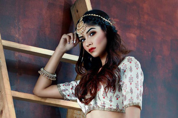 'পোশাক নিয়ে কাড়াকাড়ি করেন, আত্মবিশ্বাস কি নাই?'