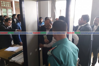 আপিল বিভাগে পরিচয়পত্র দেখিয়ে প্রবেশ করতে হচ্ছে আইনজীবীদের 