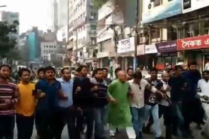 খালেদা জিয়ার মুক্তির দাবিতে রাজধানীতে রিজভীর নেতৃত্বে বিক্ষোভ (ভিডিও)