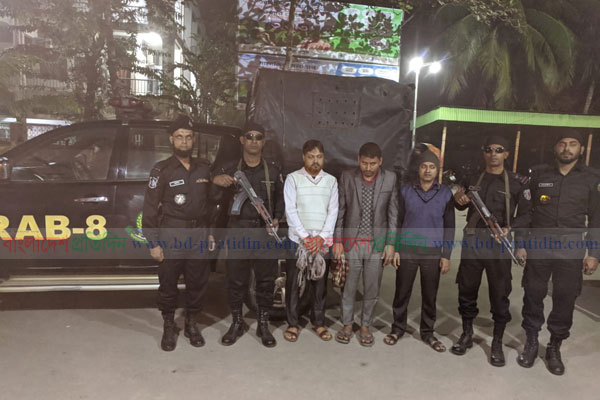 পিরোজপুরে র‍্যাবের হাতে ৪ ভুয়া ডাক্তার আটক
