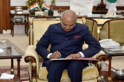 ব্যাপক বিক্ষোভের মধ্যেই নাগরিকত্ব বিলে ভারতের রাষ্ট্রপতির সই