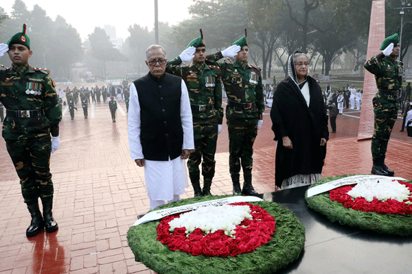 শহীদ বুদ্ধিজীবী স্মৃতিসৌধে রাষ্ট্রপতি ও প্রধানমন্ত্রীর শ্রদ্ধা