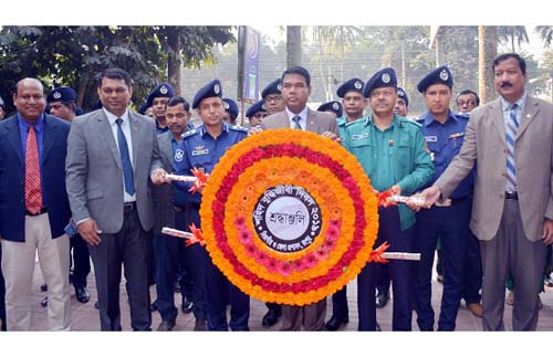রংপুরে শহীদ মুক্তিযোদ্ধা স্মৃতিসৌধে শ্রদ্ধা নিবেদন