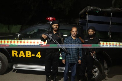 সাভারে অস্ত্রসহ ইউপি সদস্য আটক