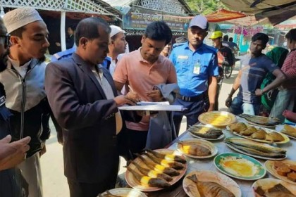 সেন্টমার্টিনে অস্বাস্থ্যকর পরিবেশে খাবার বিক্রি, ৫ রেস্টুরেন্টকে জরিমানা  