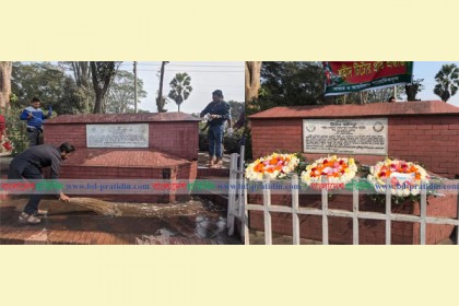 সমাধিস্থল পরিষ্কার করে শহীদের প্রতি গণমাধ্যমকর্মীদের শ্রদ্ধা 