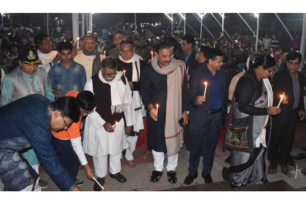 বু‌দ্ধিজীবীদের স্মরণে সাতক্ষীরায় মোমবাতি প্রজ্জ্বলন