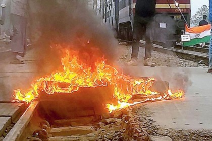 উত্তাল ভারত, মুসলিমদের পাশে দাঁড়াতে পাকিস্তানি মন্ত্রীর আহ্বান
