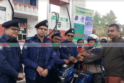 নীলফামারীতে পুলিশের 'নো হেলমেট-নো ফুয়েল' কর্মসূচি