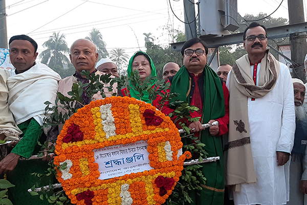 বিজয় দিবসের প্রথম প্রহরে চরফ্যাশনে শহীদদের প্রতি শ্রদ্ধা