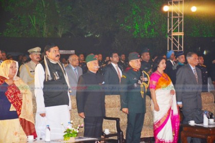 বিজয় দিবসের আগে ভারতীয় সেনাবাহিনীর কুচকাওয়াজে মুক্তিযোদ্ধারা 