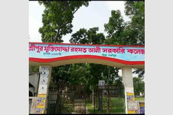 বিজয় দিবসের অনুষ্ঠানে আইয়ুব খানের মার্শাল 'ল'-এর প্রশংসা, শিক্ষকদের ক্ষোভ