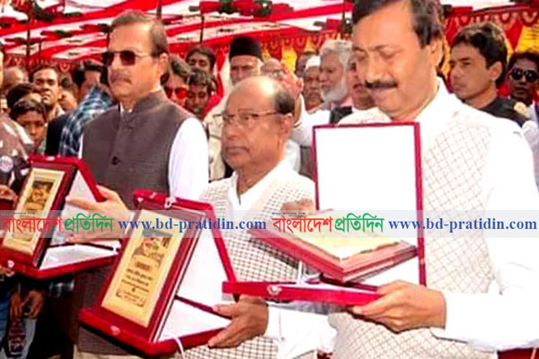 বিজয় দিবসে বঙ্গবন্ধু হত্যার প্রতিবাদকারী ৩ বন্ধুকে বিশেষ সম্মাননা