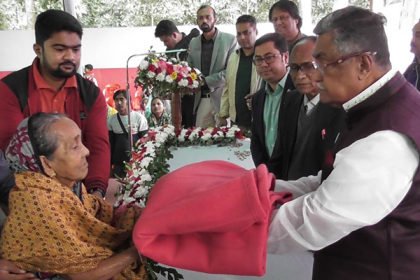 ফরিদপুরে শীতার্তদের মাঝে ৬ হাজার কম্বল বিতরণ