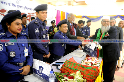 বগুড়ায় অবসরপ্রাপ্ত পুলিশ মুক্তিযোদ্ধাদের সংবর্ধনা প্রদান
