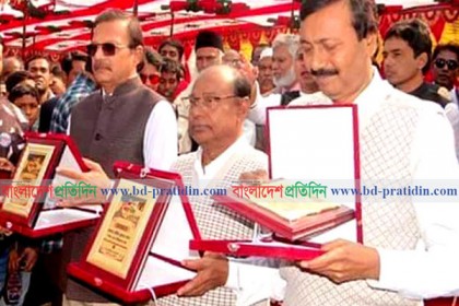 বিজয় দিবসে বঙ্গবন্ধু হত্যার প্রতিবাদকারী ৩ বন্ধুকে বিশেষ সম্মাননা