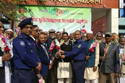 নেত্রকোনায় ৫২ পুলিশ মুক্তিযোদ্ধাকে সংবর্ধনা