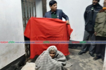 চুয়াডাঙ্গায় শীতার্তদের মাঝে কম্বল বিতরণ