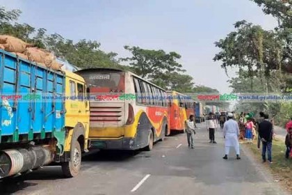 বনপাড়া-হাটিকুমরুল মহাসড়কের ৯০ কিলোমিটারজুড়ে যানজট