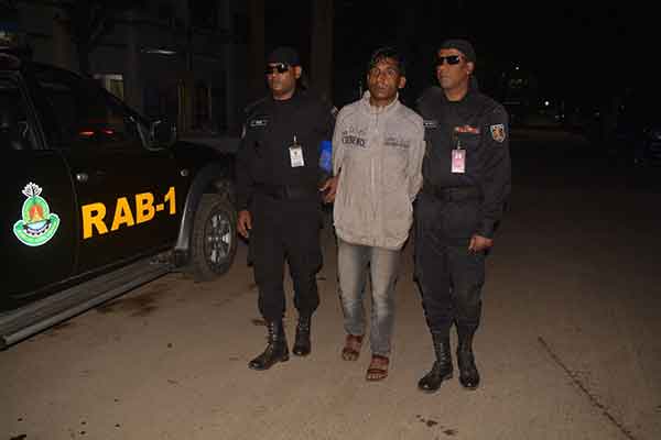 পূবাইলে বিপুল পরিমাণ গাঁজাসহ মাদক ব্যবসায়ী গ্রেফতার