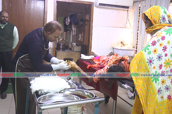 শীতে আগুন পোহাতে গিয়ে অগ্নিদগ্ধ ৮