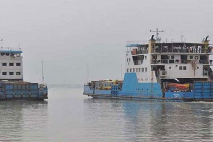 পাটুরিয়া-দৌলতদিয়া রুটে ফেরি চলাচল স্বাভাবিক
