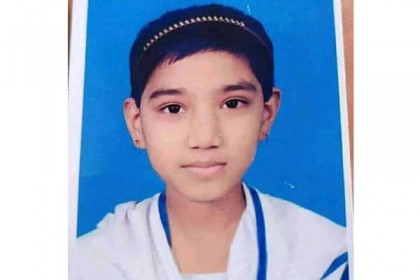 ঘরের মেঝে খুঁড়ে ৩য় শ্রেণির ছাত্রীর মরদেহ উদ্ধার