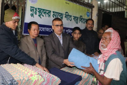শীতার্তদের মাঝে পুলিশ সুপারের শীতবস্ত্র বিরতণ 