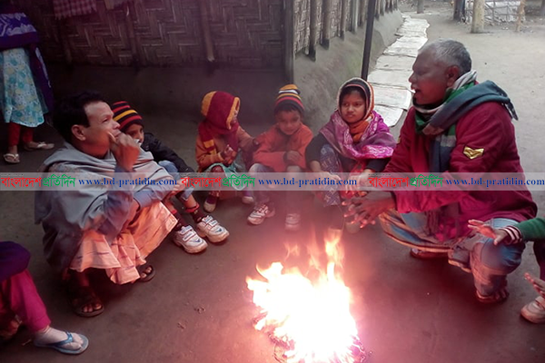 কনকনে শীত ঘন কুয়াশায় দিনাজপুরে জনজীবন বিপর্যস্ত